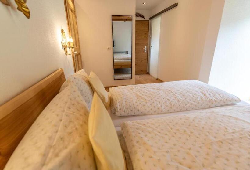 Bed and Breakfast Gästehaus Neu Am Passionstheater