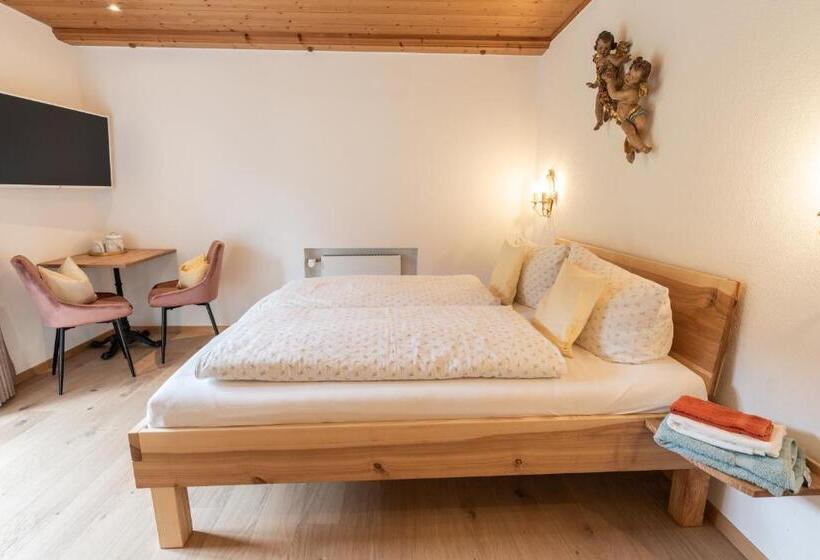 Bed and Breakfast Gästehaus Neu Am Passionstheater