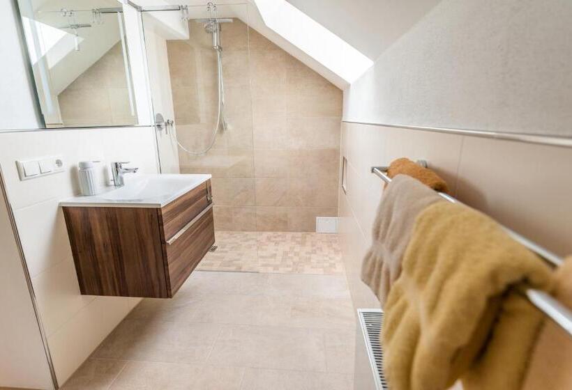 Bed and Breakfast Gästehaus Neu Am Passionstheater