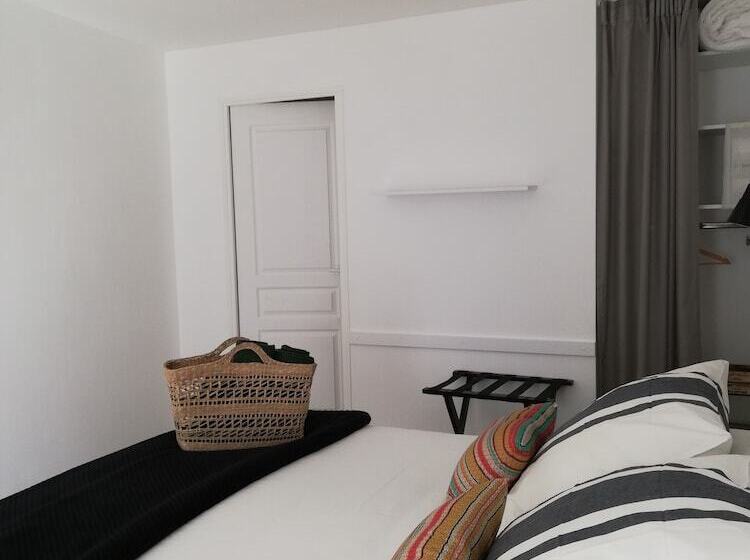 مبيت وإفطار Les Perluetes