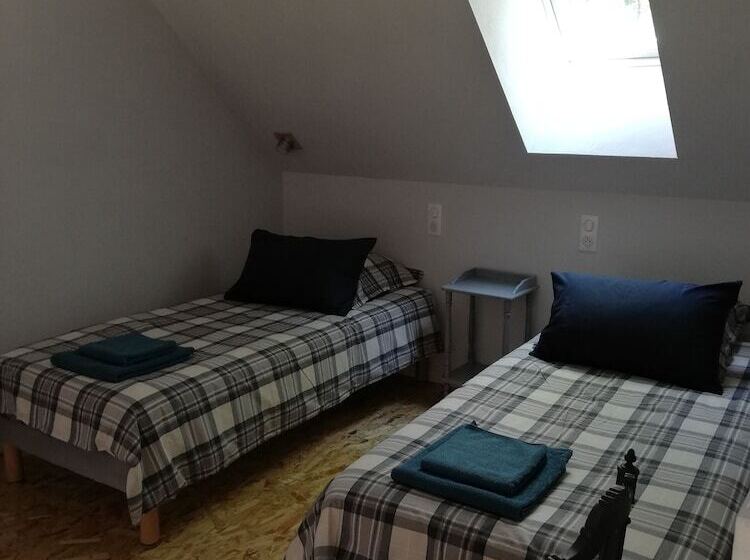 مبيت وإفطار Les Perluetes