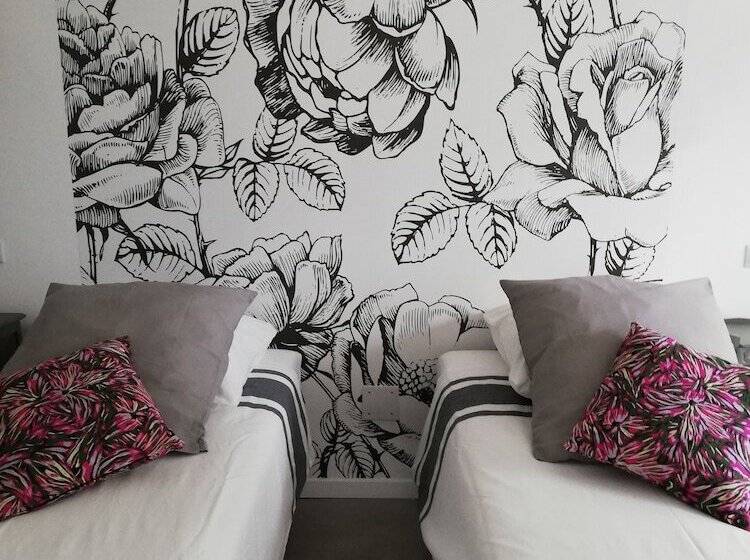 مبيت وإفطار Les Perluetes