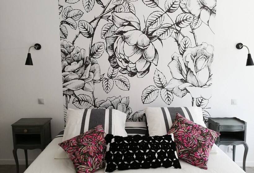 مبيت وإفطار Les Perluetes