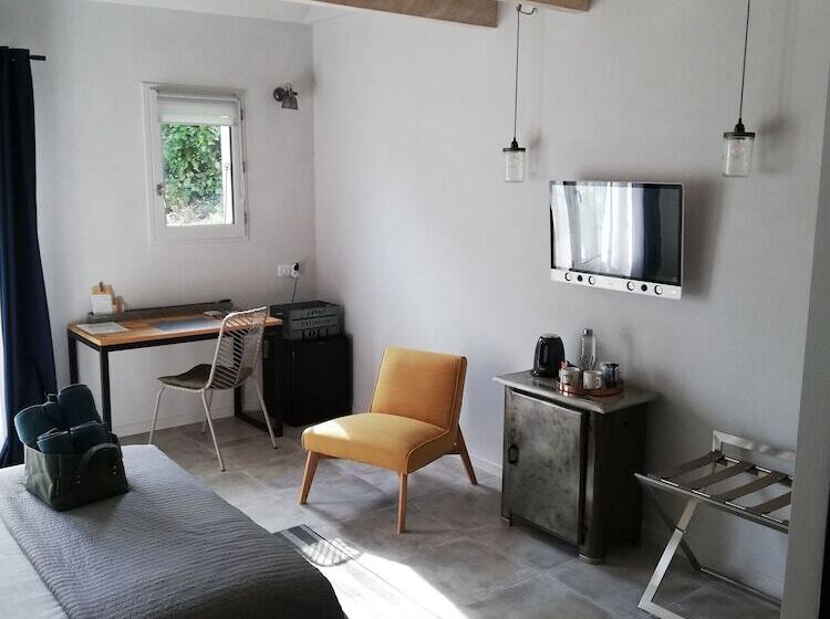 مبيت وإفطار Les Perluetes