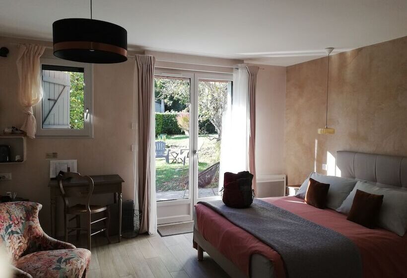 مبيت وإفطار Les Perluetes