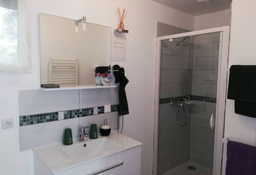 مبيت وإفطار Les Perluetes