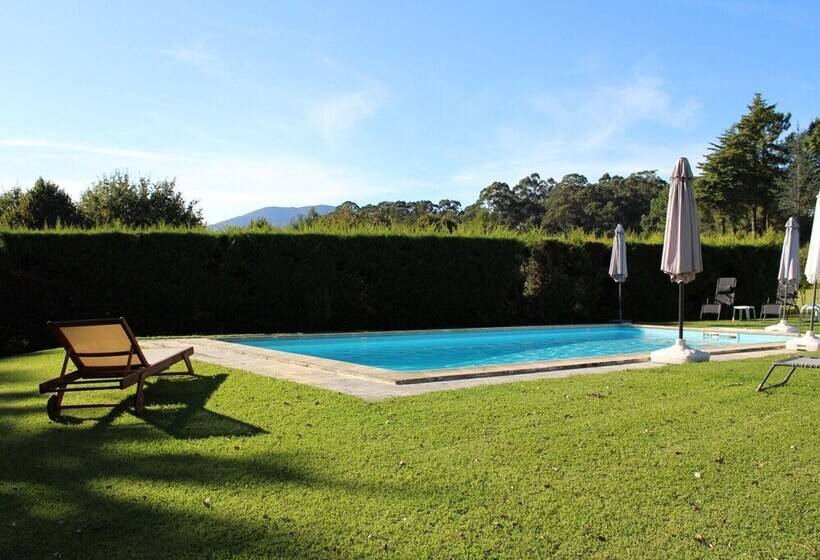 Excellent Cottage In Santa Comba With Communal Swimming Pool