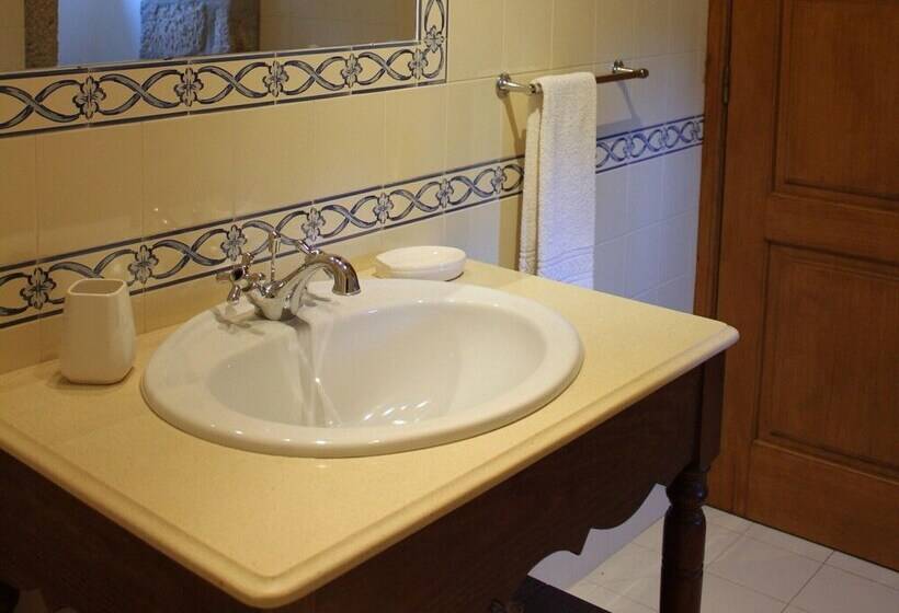 Excellent Cottage In Santa Comba With Communal Swimming Pool