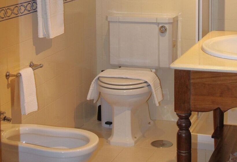 Excellent Cottage In Santa Comba With Communal Swimming Pool