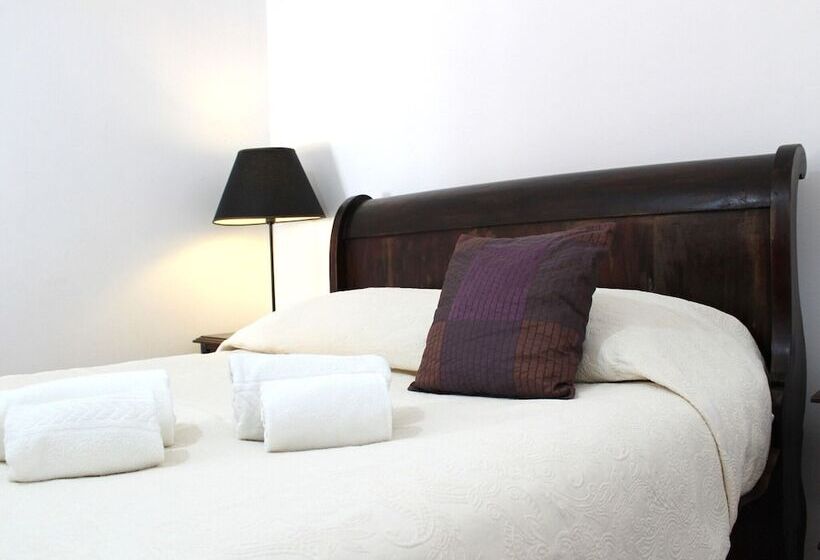 Excellent Cottage In Santa Comba With Communal Swimming Pool