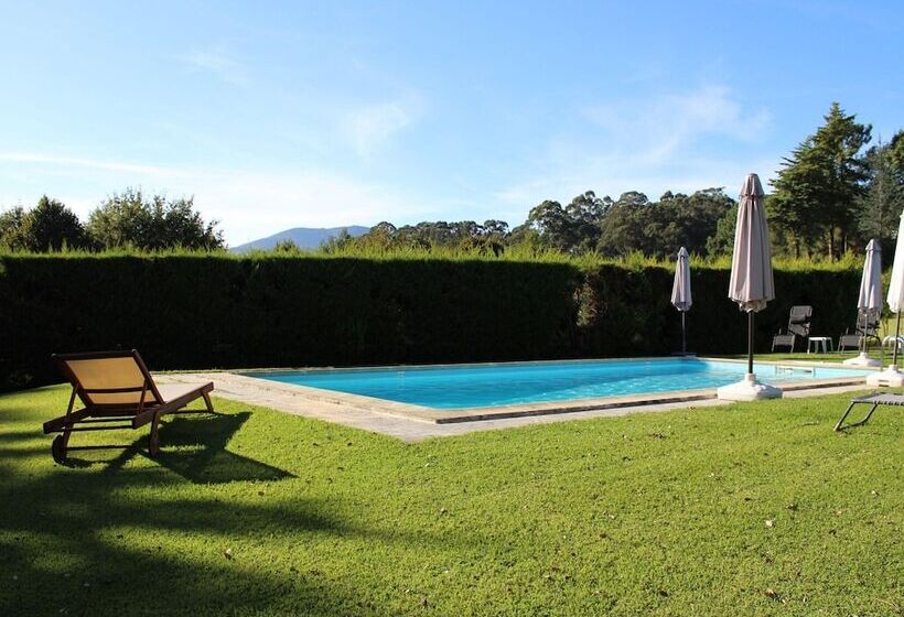 Excellent Cottage In Santa Comba With Communal Swimming Pool