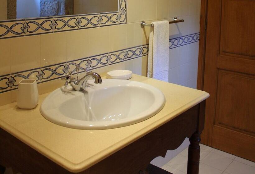 Excellent Cottage In Santa Comba With Communal Swimming Pool