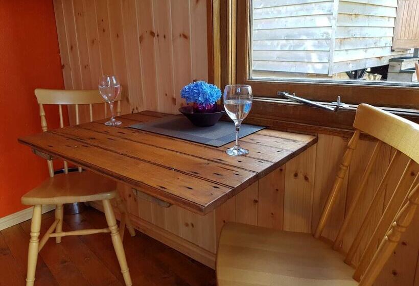 Foxglove Holiday Private Eco Accommodation