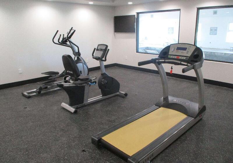 בית מלון כפרי Best Western Plus Chickasha Inn