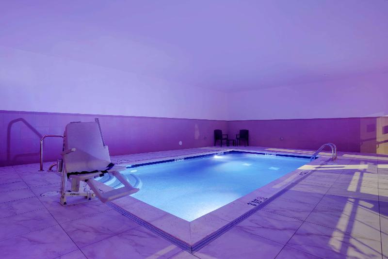 Отель Comfort Inn & Suites Downtown Near University