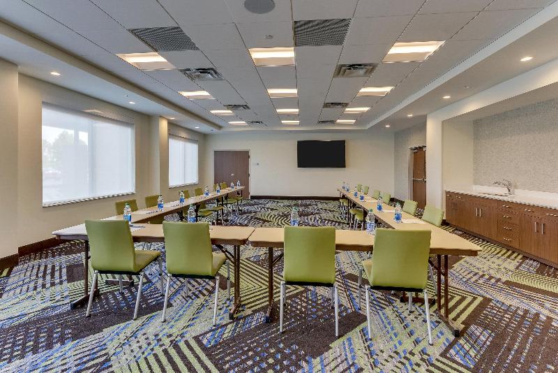 Отель Holiday Inn Express Wilmington Porters Neck, An Ihg