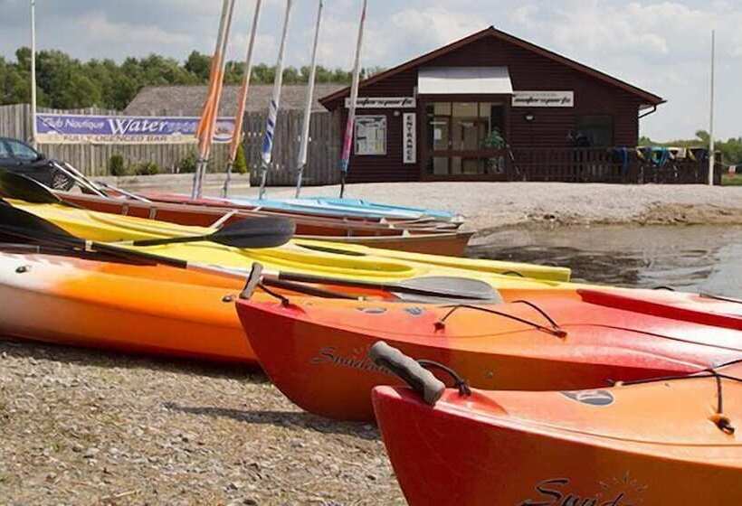 Отель Keer Side Lodge, Luxury Lodge With Private Hot Tub At Pine Lake Resort