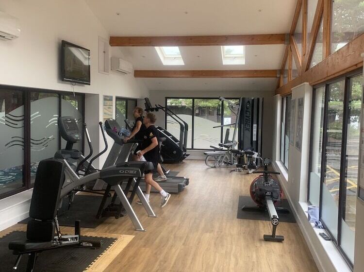 ホテル Keer Side Lodge, Luxury Lodge With Private Hot Tub At Pine Lake Resort