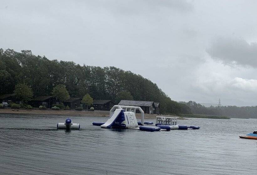 ホテル Keer Side Lodge, Luxury Lodge With Private Hot Tub At Pine Lake Resort