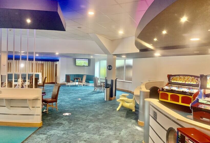 ホテル Keer Side Lodge, Luxury Lodge With Private Hot Tub At Pine Lake Resort