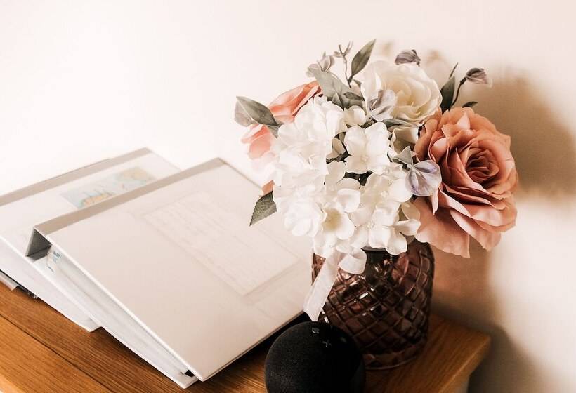 ホテル Keer Side Lodge, Luxury Lodge With Private Hot Tub At Pine Lake Resort