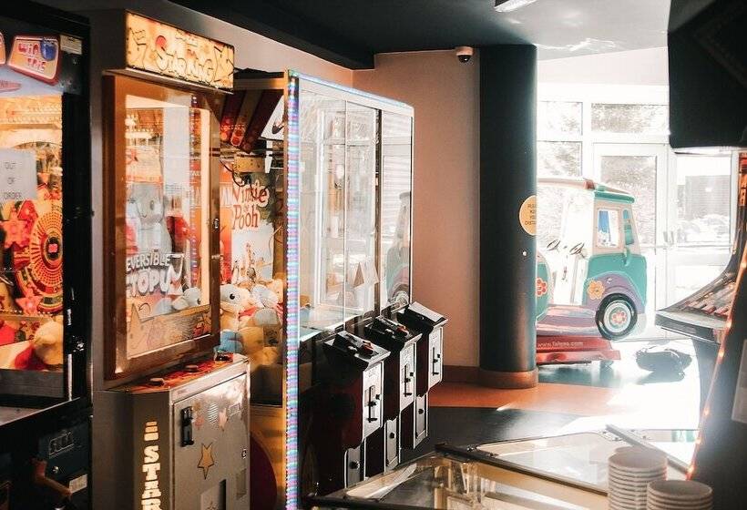 ホテル Keer Side Lodge, Luxury Lodge With Private Hot Tub At Pine Lake Resort