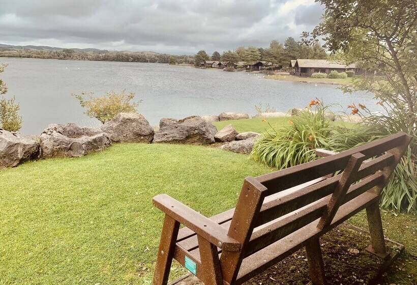 ホテル Keer Side Lodge, Luxury Lodge With Private Hot Tub At Pine Lake Resort