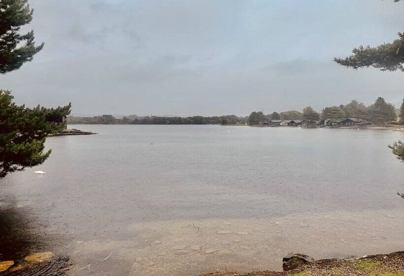 ホテル Keer Side Lodge, Luxury Lodge With Private Hot Tub At Pine Lake Resort