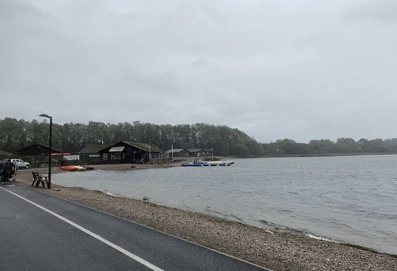 ホテル Keer Side Lodge, Luxury Lodge With Private Hot Tub At Pine Lake Resort