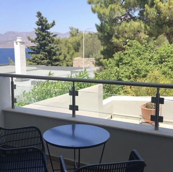 בית מלון כפרי Massouri Beach