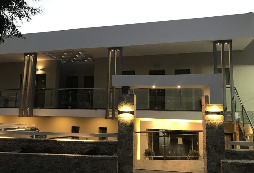 בית מלון כפרי Massouri Beach