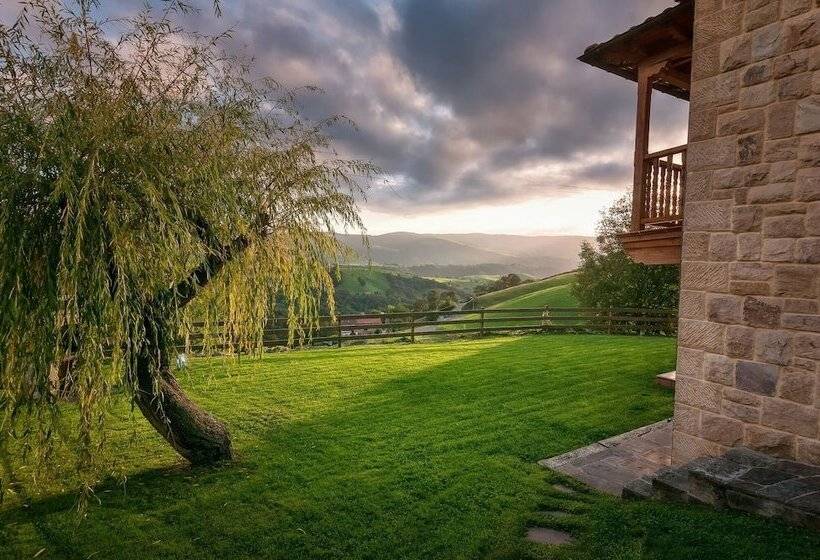 La Casa De Bustantegua