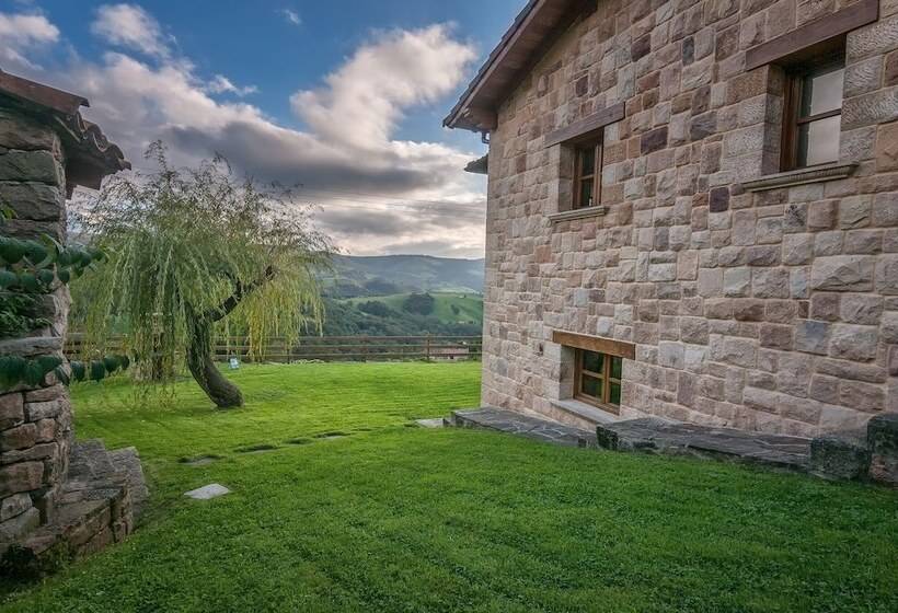 La Casa De Bustantegua