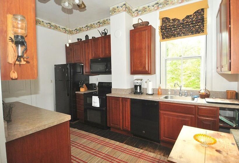 Manor At Berkeley Springs