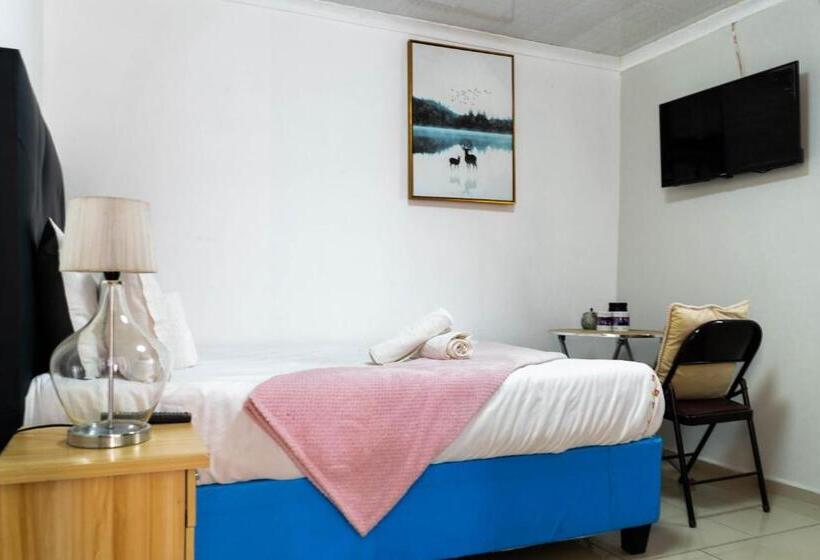 פנסיון Albrine Lodge