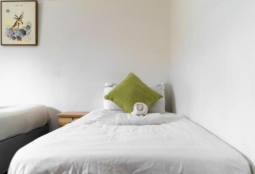 פנסיון Albrine Lodge