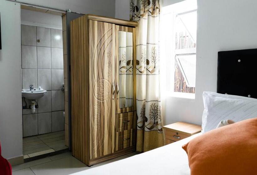 פנסיון Albrine Lodge