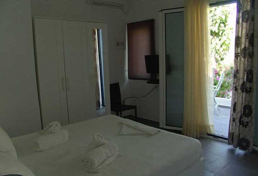 פנסיון Avlomonasbeach – Adults Only