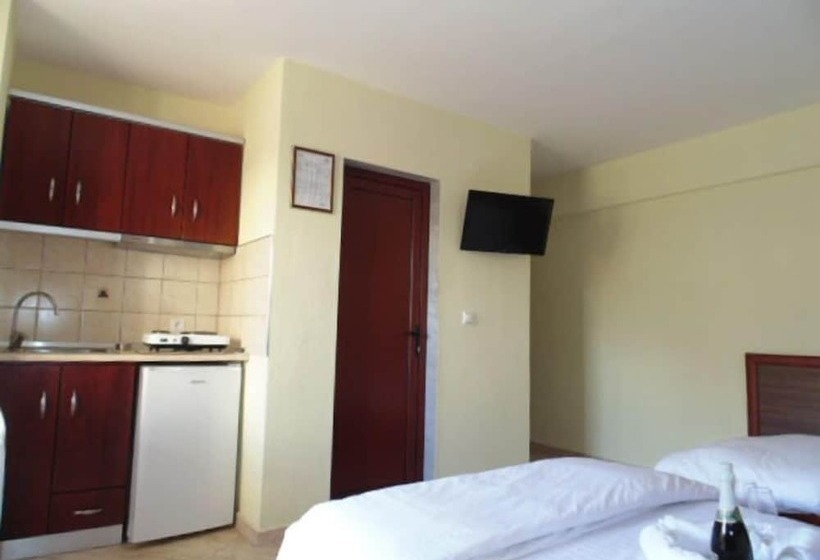 פנסיון House Sartios