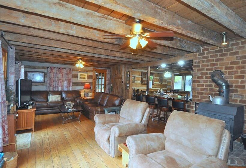 Pondview Cabin   Log Cabin Retreat