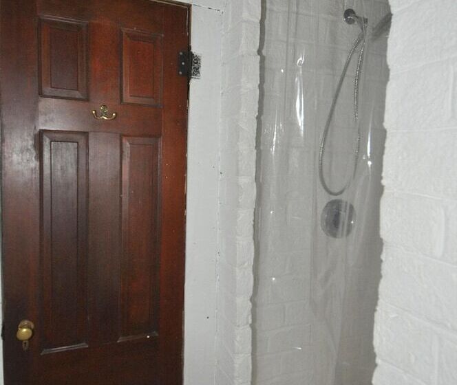 Pondview Cabin   Log Cabin Retreat