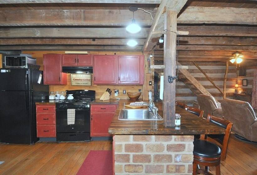 Pondview Cabin   Log Cabin Retreat
