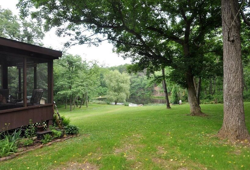 Pondview Cabin   Log Cabin Retreat