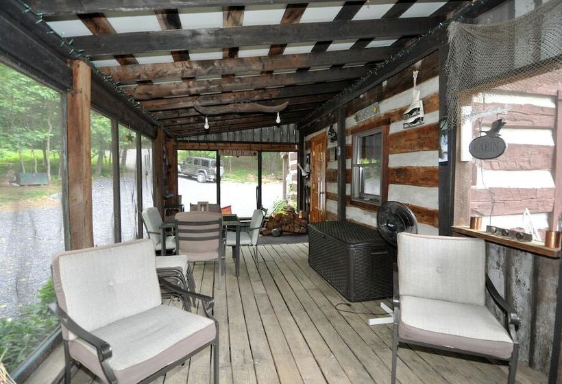 Pondview Cabin   Log Cabin Retreat