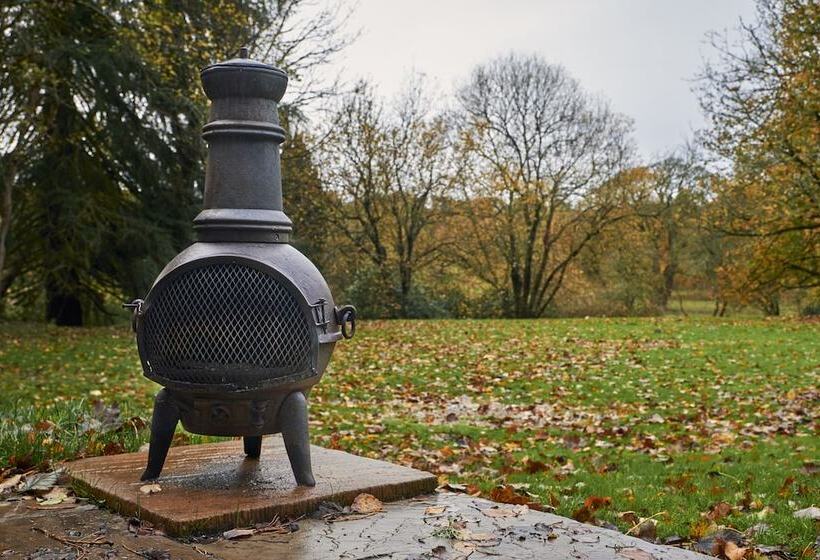 Punch Tree Lodge For Couples, Wood Burning Hot Tub