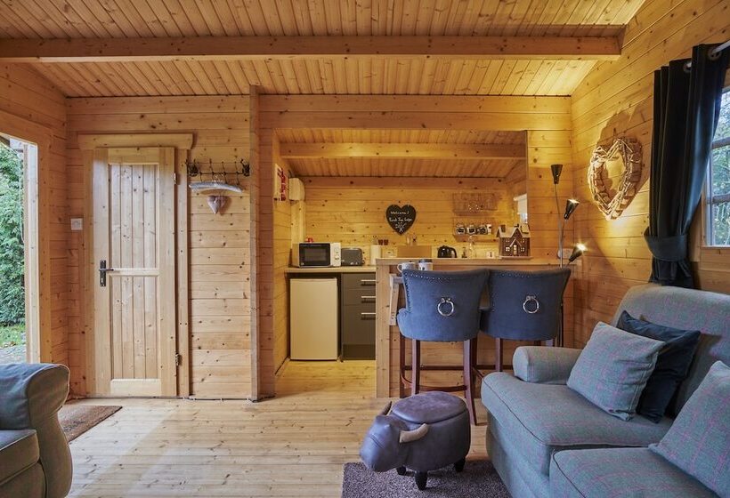 Punch Tree Lodge For Couples, Wood Burning Hot Tub