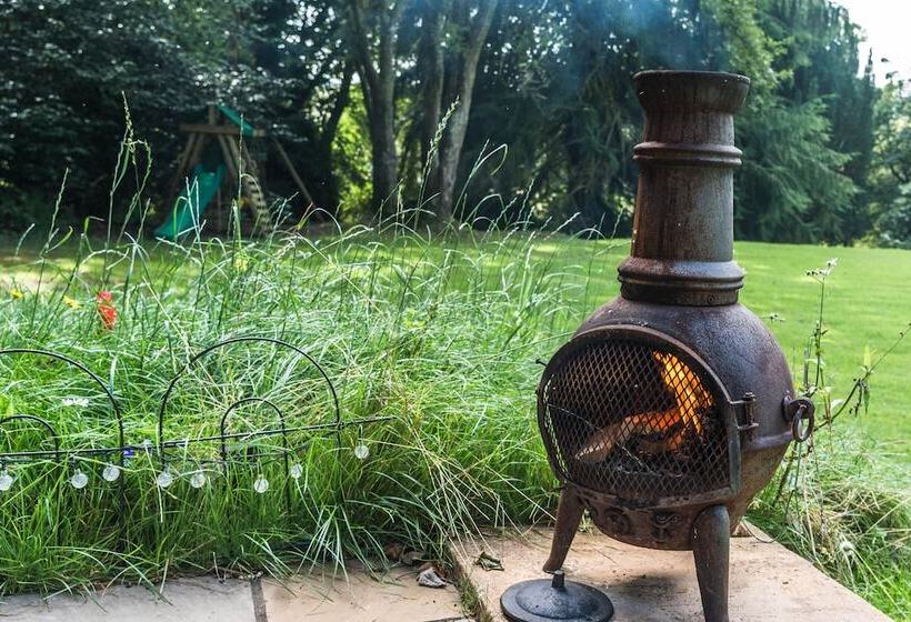 Punch Tree Lodge For Couples, Wood Burning Hot Tub