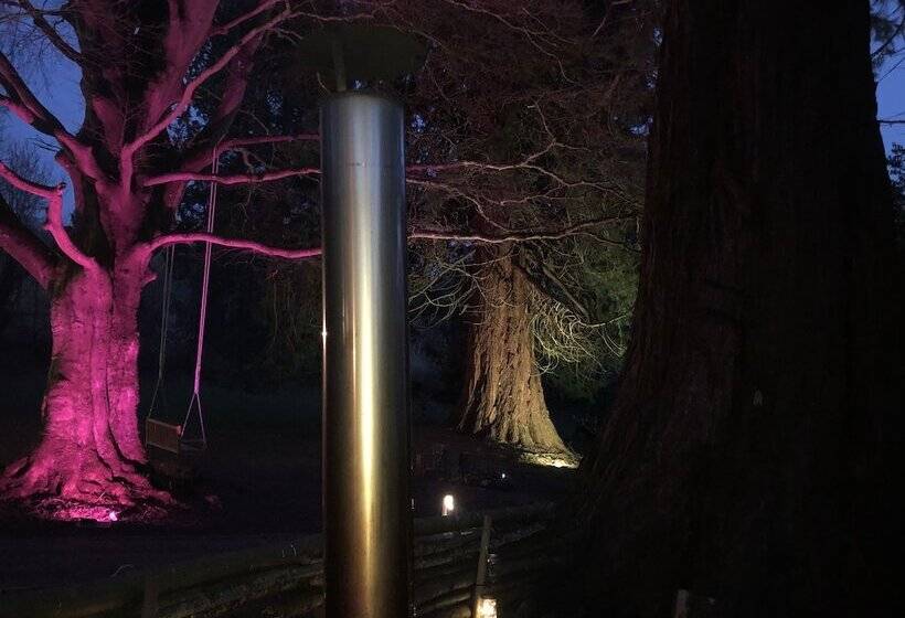 Punch Tree Lodge For Couples, Wood Burning Hot Tub