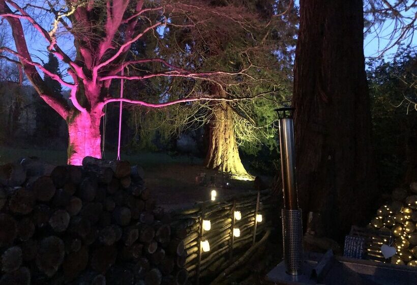 Punch Tree Lodge For Couples, Wood Burning Hot Tub