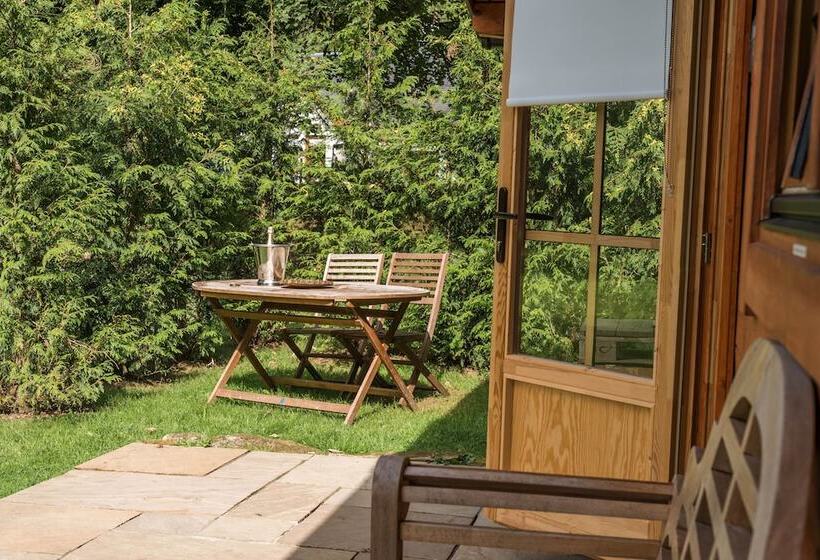 Punch Tree Lodge For Couples, Wood Burning Hot Tub